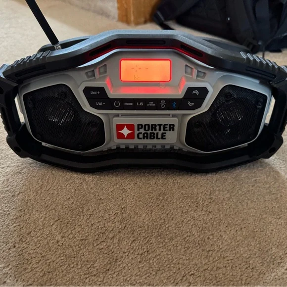 Porter Cable Jobsite Bluetooth radio - Picture 4 of 13